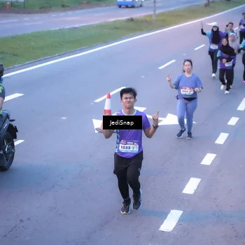 Runner Photo 8239829