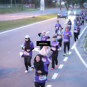 Runner Photo 8239987