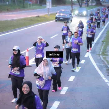 Runner Photo 8240003
