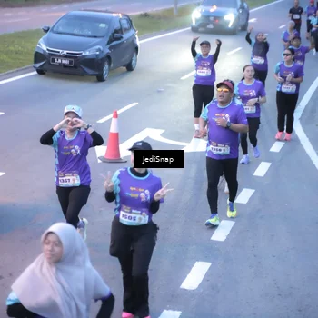 Runner Photo 8240060