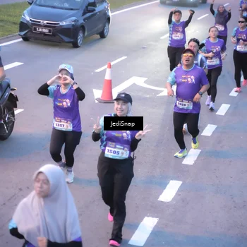 Runner Photo 8240066