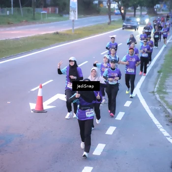 Runner Photo 8240067
