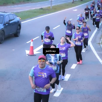 Runner Photo 8240105