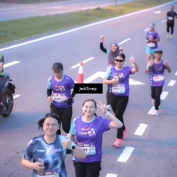 Runner Photo 8240172
