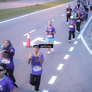 Runner Photo 8240244