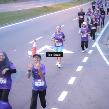Runner Photo 8240264