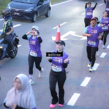 Runner Photo 8240265