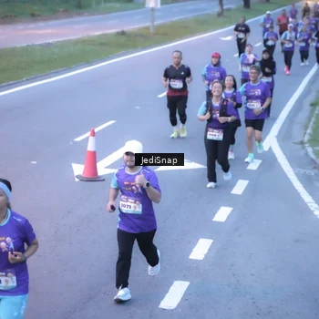 Runner Photo 8240344