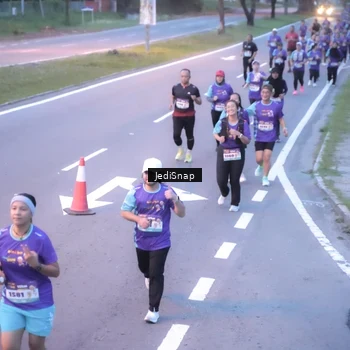 Runner Photo 8240346