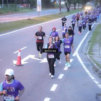 Runner Photo 8240357