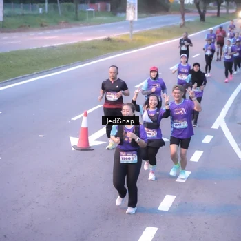 Runner Photo 8240398