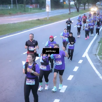 Runner Photo 8240439