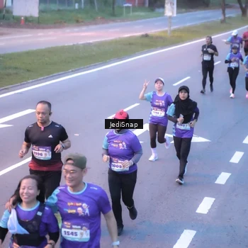 Runner Photo 8240512