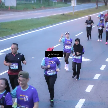 Runner Photo 8240530