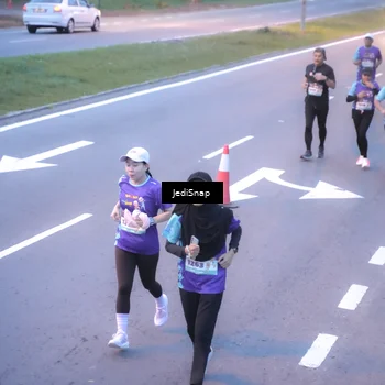 Runner Photo 8240577
