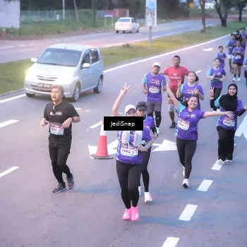Runner Photo 8240667