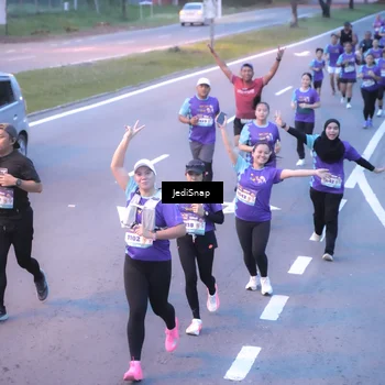 Runner Photo 8240668
