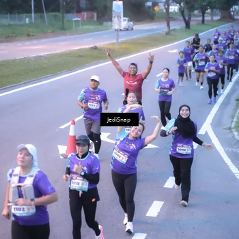 Runner Photo 8240696