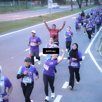 Runner Photo 8240703