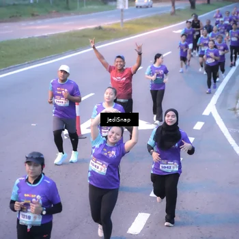 Runner Photo 8240736