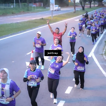 Runner Photo 8240740