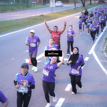 Runner Photo 8240742