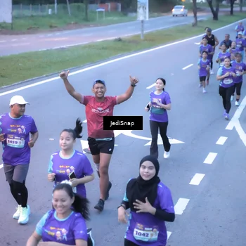 Runner Photo 8240800