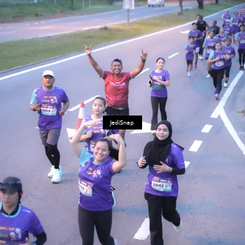 Runner Photo 8240859