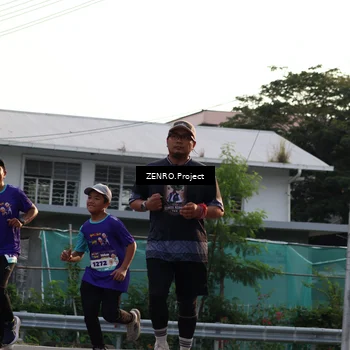 Runner Photo 8240911
