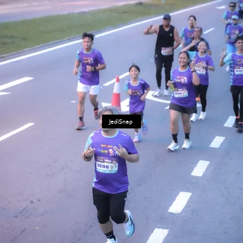 Runner Photo 8241003