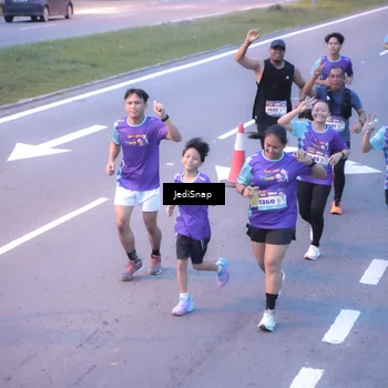 Runner Photo 8241037