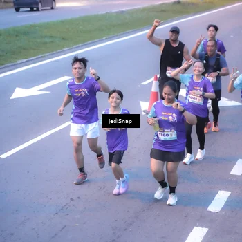 Runner Photo 8241041