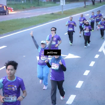 Runner Photo 8241110