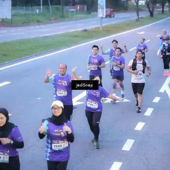 Runner Photo 8242532