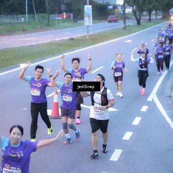 Runner Photo 8242572
