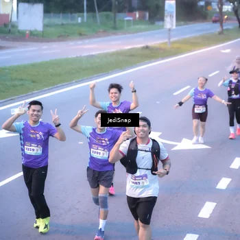 Runner Photo 8242597