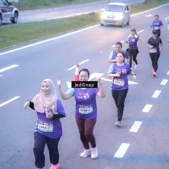 Runner Photo 8242750