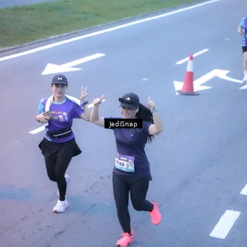 Runner Photo 8242871