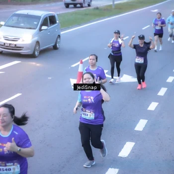 Runner Photo 8242873