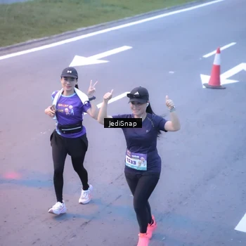 Runner Photo 8242874