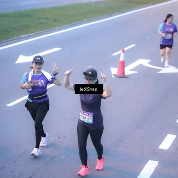 Runner Photo 8242910