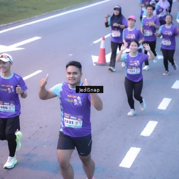 Runner Photo 8243077