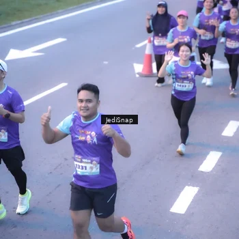 Runner Photo 8243086