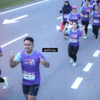 Runner Photo 8243229