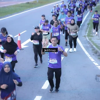 Runner Photo 8243389