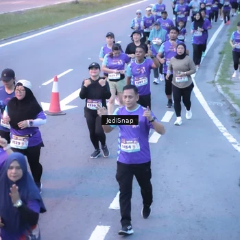 Runner Photo 8243396