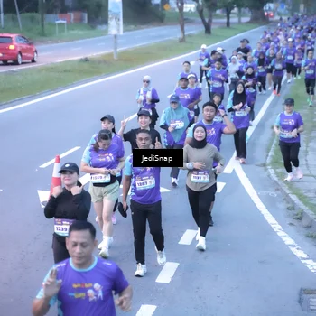 Runner Photo 8243413