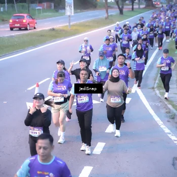 Runner Photo 8243432