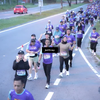 Runner Photo 8243532