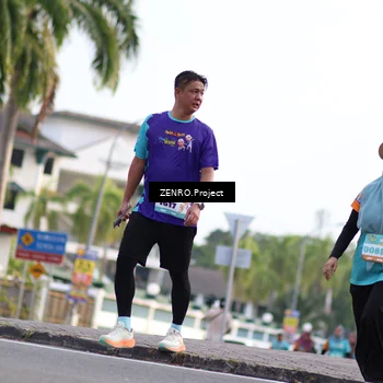 Runner Photo 8243575